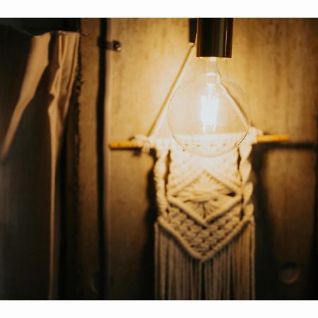 บัซ รีสอร์ต Hotel อนนะ ภายนอก รูปภาพ