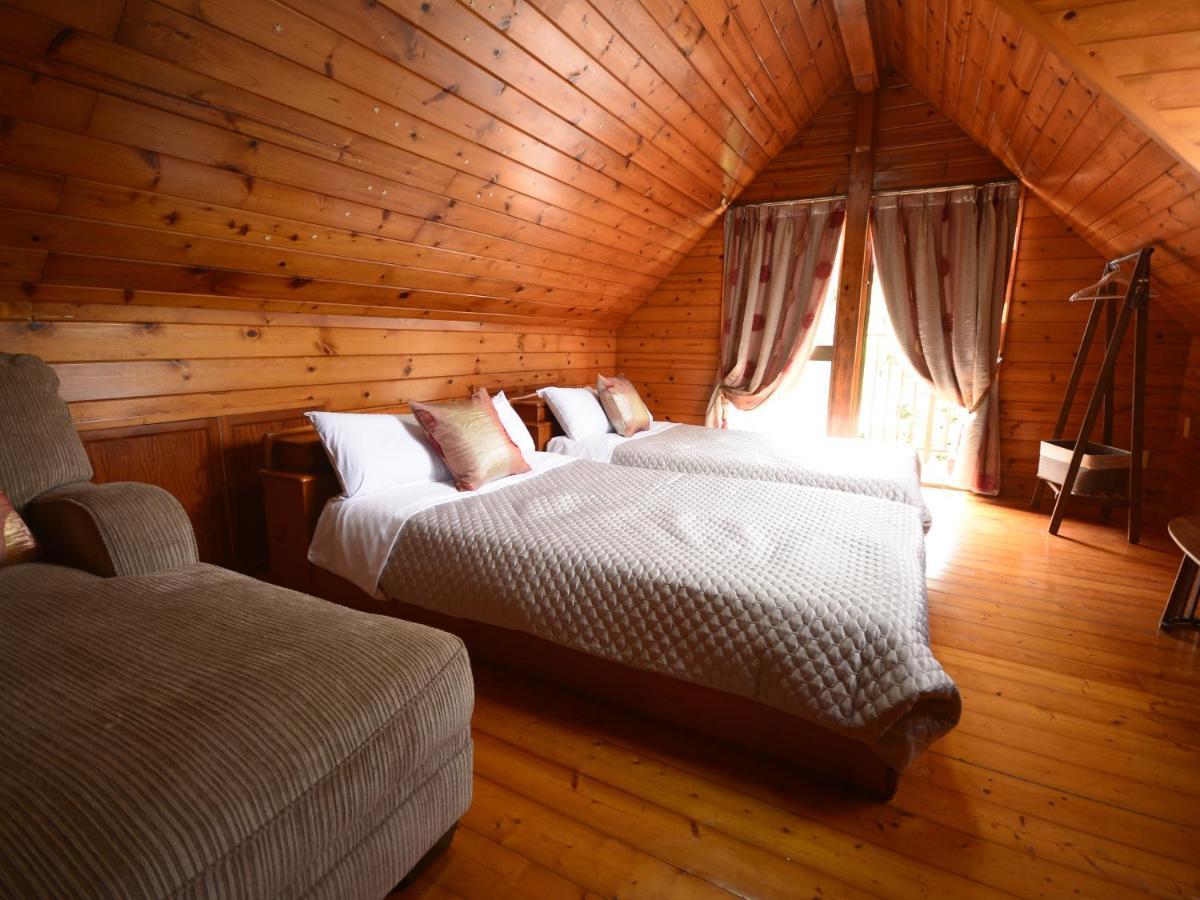 บัซ รีสอร์ต Hotel อนนะ ภายนอก รูปภาพ