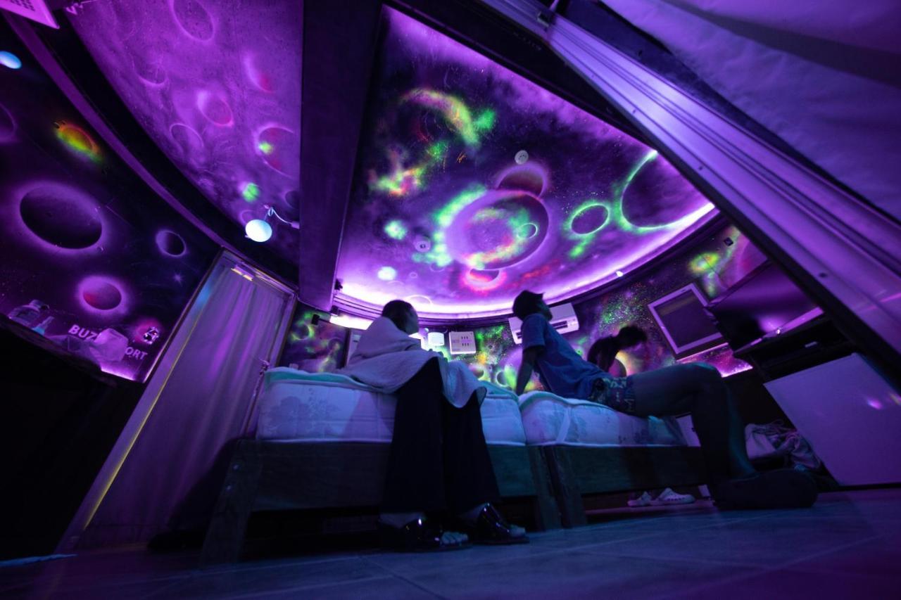 บัซ รีสอร์ต Hotel อนนะ ภายนอก รูปภาพ
