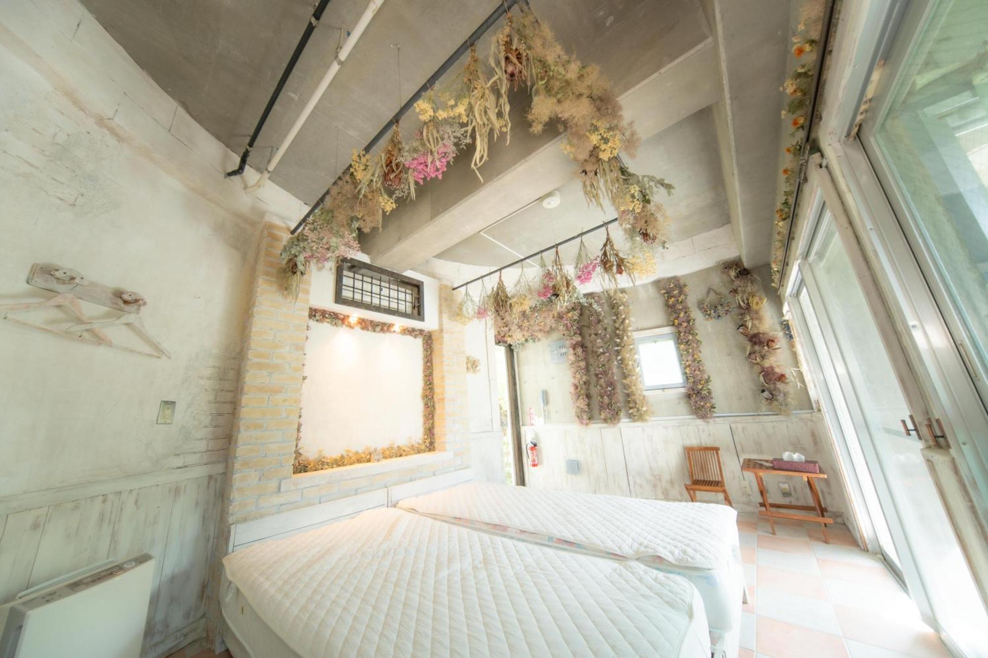 บัซ รีสอร์ต Hotel อนนะ ภายนอก รูปภาพ